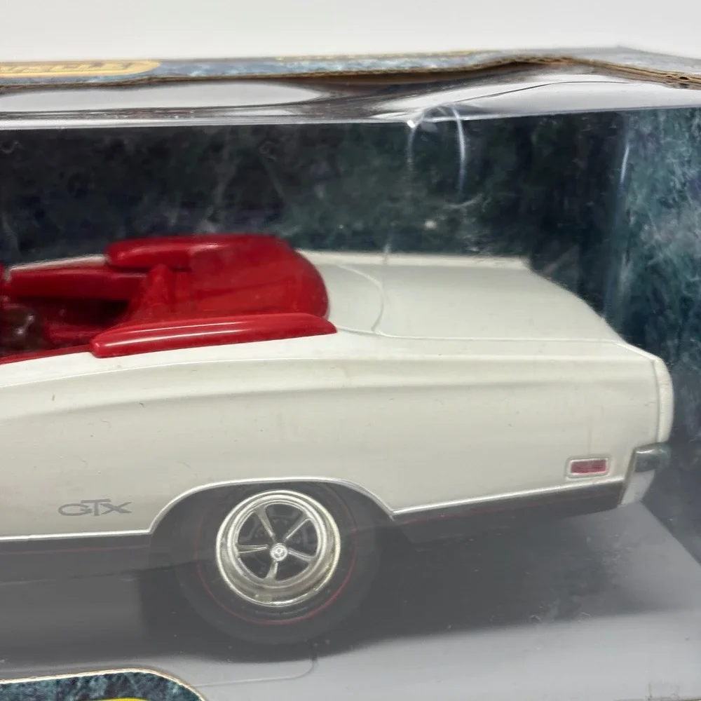 1969 Plymouth GTX Hemi White 1:18 ERTL American Muscle Diecast Open Box